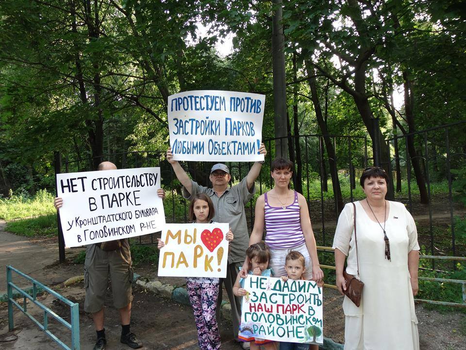 Жители Головино провели пикет в парке на Кронштадтском, потом поехали на Торфянку